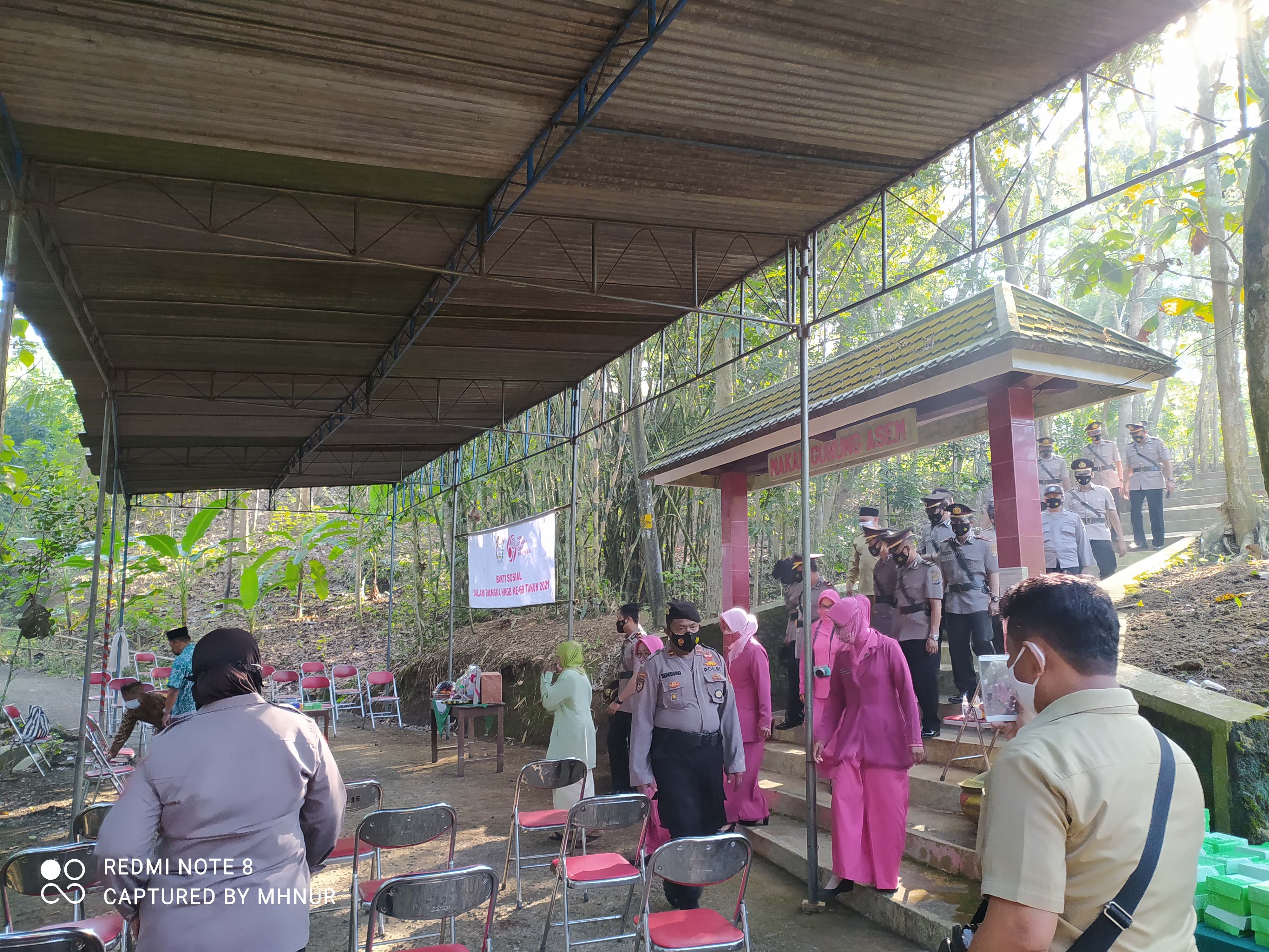 Peringatan Hari Bhayangkara ke 75, Polri dan Perangkat Kalurahan Upacara Tabur Bunga di Makam Sanun